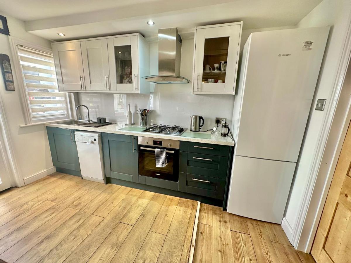 Garden Cottage - 3 Bedroom Close To Town And Beach Борнмут Экстерьер фото