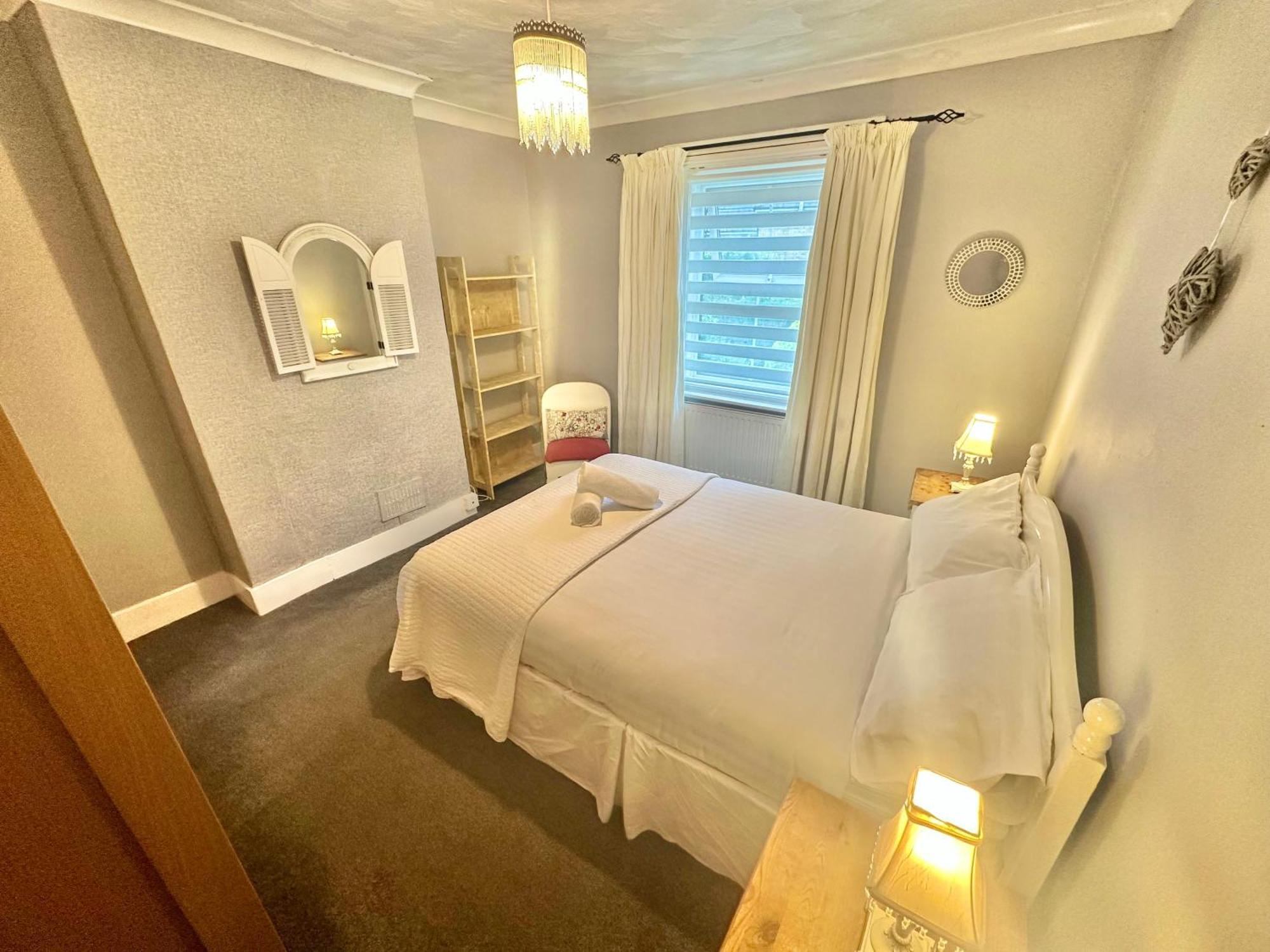 Garden Cottage - 3 Bedroom Close To Town And Beach Борнмут Экстерьер фото